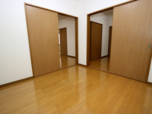 東側洋室4.5帖① (寝室)