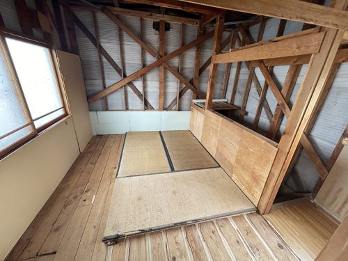 小屋裏①
