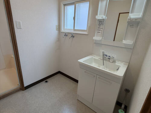 洗髪洗面化粧台、洗濯機置き場