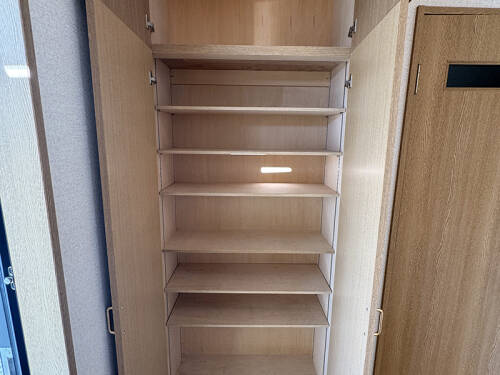 玄関収納 (玄関)